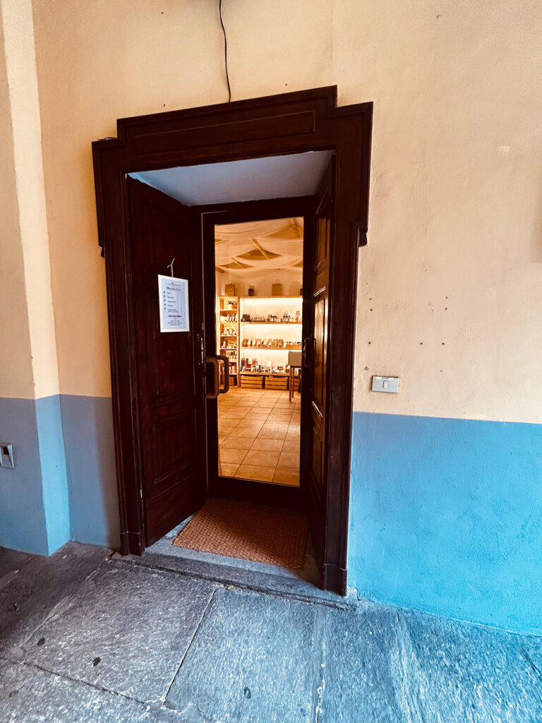 Ingresso Meraki Lab L'erboristeria Corso Italia Abbiategrasso